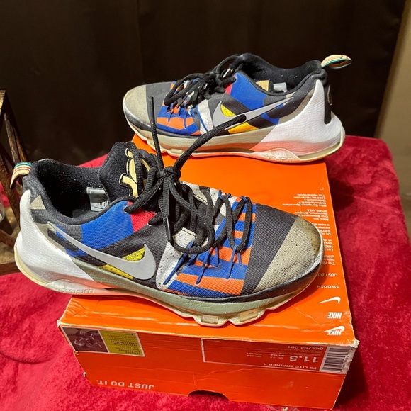 Pair of Nike sneakers size 5 in men, GUC. - Picture 3 of 9